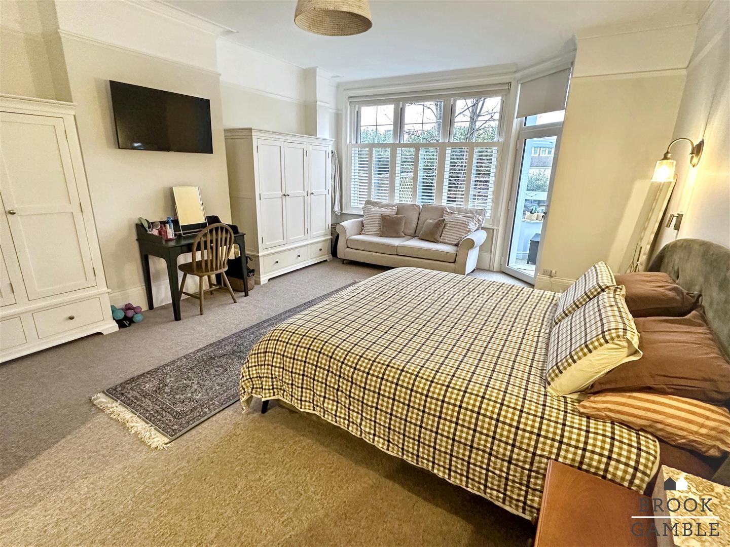 3 Bedroom Flat - Garden. Arlington Road in Eastbourne,  15